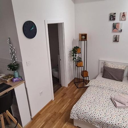 Ferienwohnung Apartman Delena Novi Sad Exterior foto