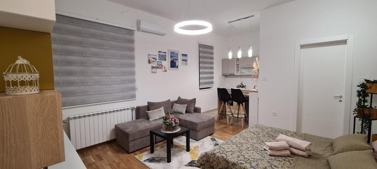 Ferienwohnung Apartman Delena Novi Sad Exterior foto