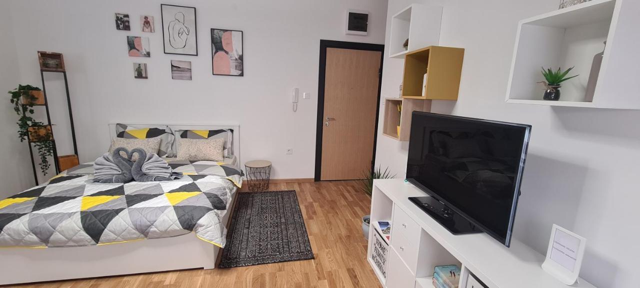 Ferienwohnung Apartman Delena Novi Sad Exterior foto