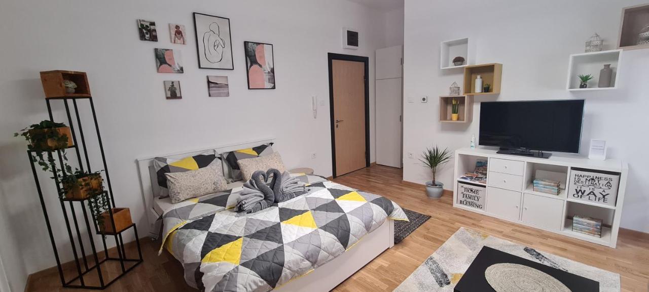 Ferienwohnung Apartman Delena Novi Sad Exterior foto