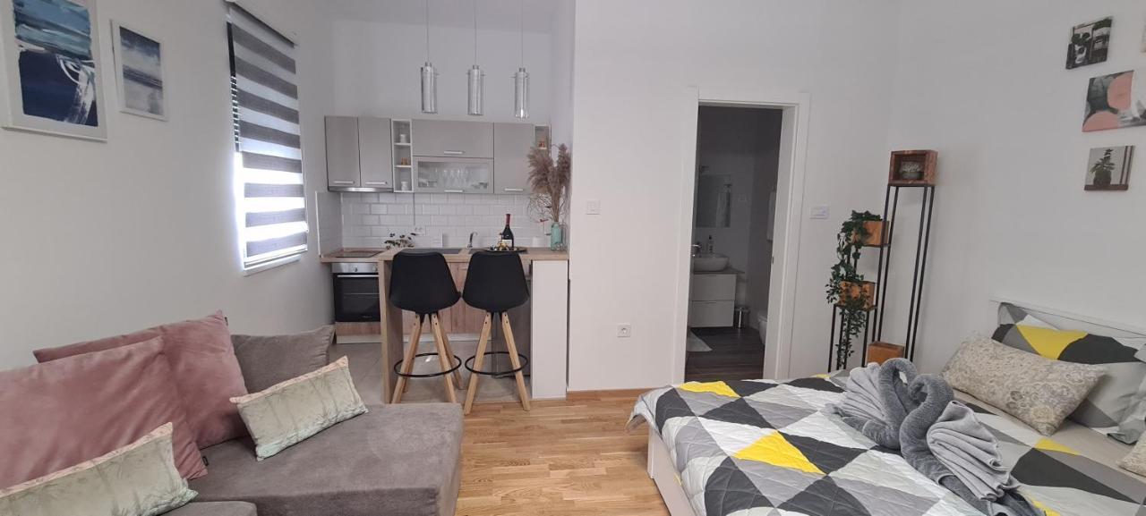 Ferienwohnung Apartman Delena Novi Sad Exterior foto