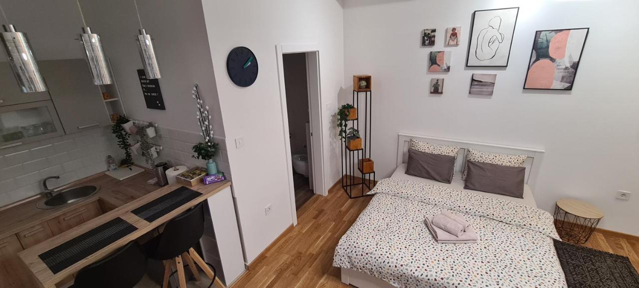 Ferienwohnung Apartman Delena Novi Sad Exterior foto